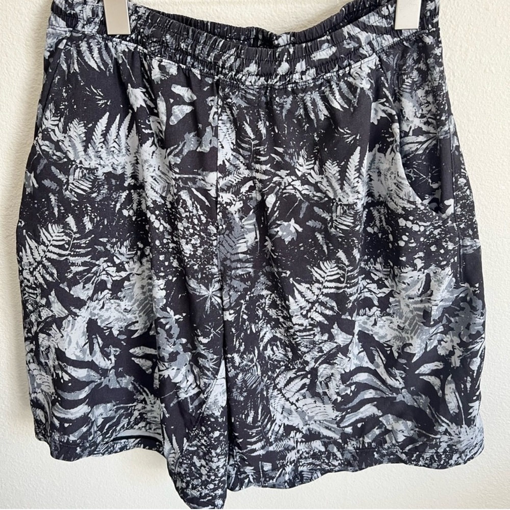 Lululemom Black and Gray Pattern Shorts